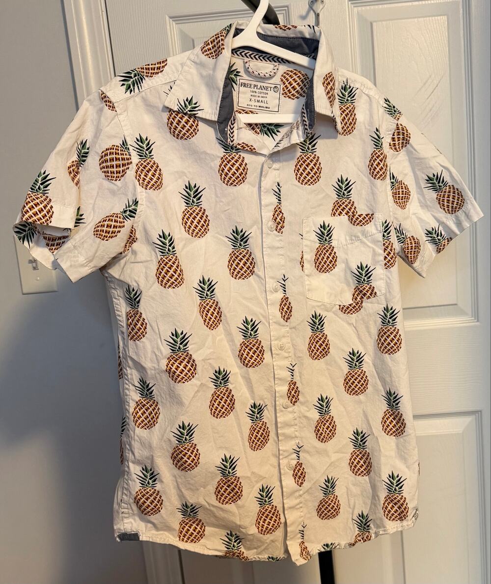 Free Planet Pineapple Short Sleeve Button Up Shirt Men's XS Tropical Hawaiian